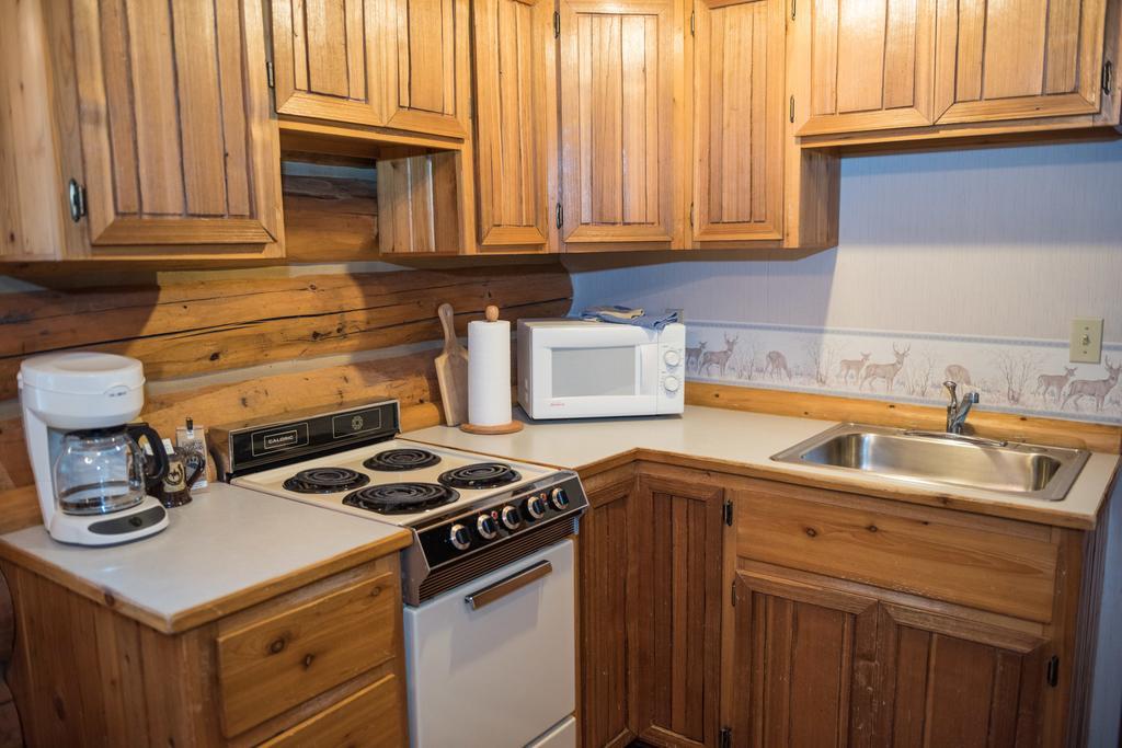 Western Pleasure Guest Ranch Sandpoint Exterior photo