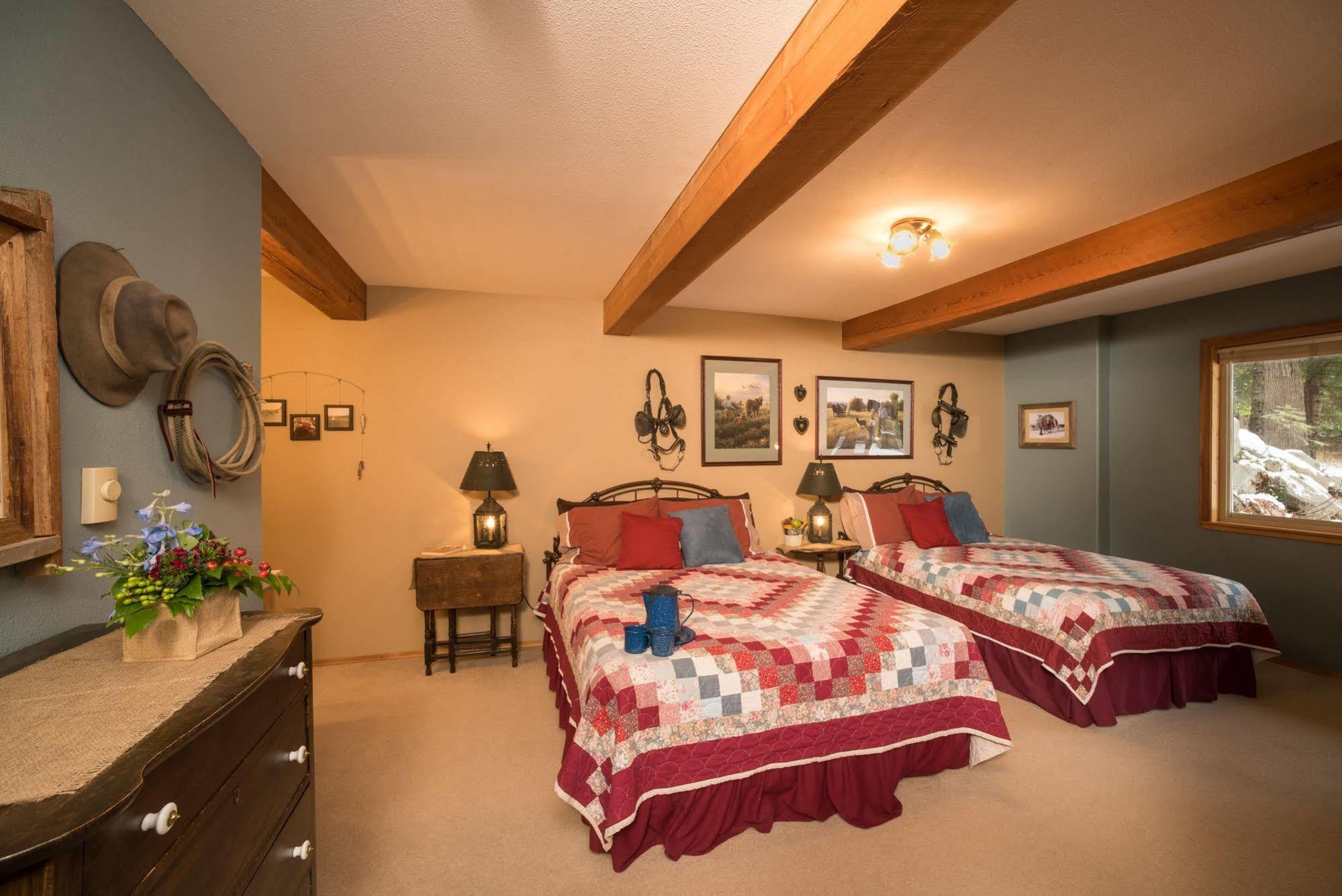 Western Pleasure Guest Ranch Sandpoint Exterior photo